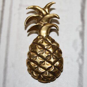 Beautiful gold Lindsay Boyer Pineapple Pendant 2"